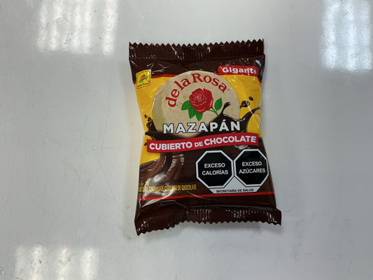 De la rrose mazapan cubierto de chocolate